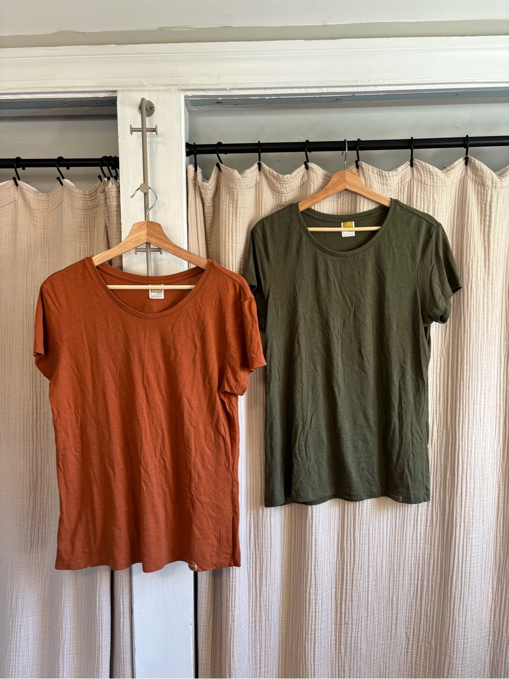 2 ONNO Bamboo Blend T-Shirts- Large